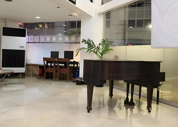 Hotel Palmas De Manila