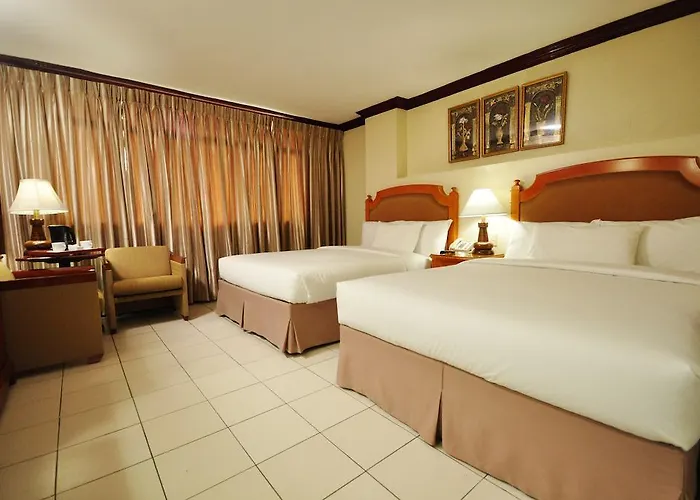 Palmas De 3* Manila